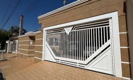 Casa a venda com três quartos sendo um suíte no bairro Jardim Stabile  em Birigui.