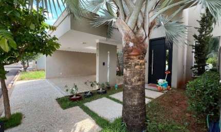 Imperdível casa em condomínio à venda em Birigüi-SP, no Condomínio San Marino: 3 quartos, 1 suíte, 3 salas, 3 banheiros, 1 vaga de garagem e 170m²!
