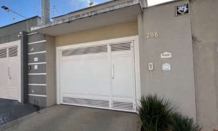 Imperdível! Casa à venda em Birigüi-SP, Residencial Pedro Marin Berbel. 2 quartos, 1 sala, 1 banheiro, 2 vagas de garagem. Aproveite!
