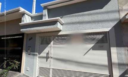 Casa à venda no Laluce em Birigui - 3 quartos, garagem para 2 carros e churrasqueira - Confira agora!