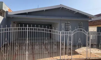 Imperdível Casa à Venda em Birigüi-SP na Vila Pontes: 3 quartos, 1 suíte, 2 salas, 2 banheiros, 4 vagas, 200m².
