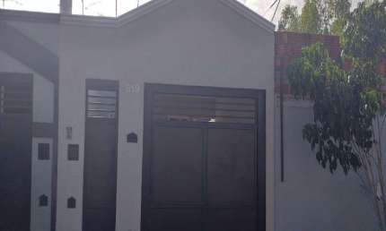 Casa à venda em Birigüi-SP no Bosque da Saúde II: 2 quartos, 1 sala, 1 banheiro, 2 vagas de garagem, 110m² de área.