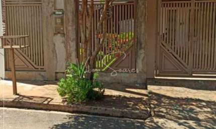 Excelente casa com três quartos à venda no bairro Jardim do Trevo.