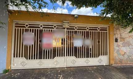 Casa á venda no centro em Birigui, Casa com 3 quartos sendo um deles suíte, com sala de jantar, sala de tv, cozinha, churrasqueira, alarme e garagem