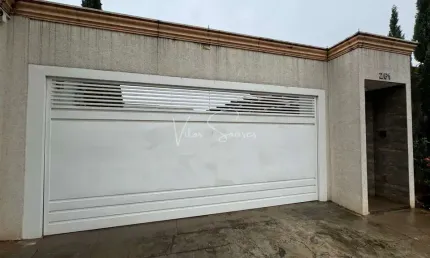 Casa á venda em birigui; casa com 2 quartos, sala, cozinha com armários, banheiro social, área de serviço, amplo quintal e garagem coberta