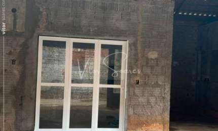 Casa á venda no Jardim do Trevo em Birigui; casa com 3 quartos, banheiro social, cozinha, sala de tv, e amplo quintal.
