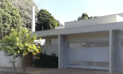 Imperdível casa à venda em Birigüi-SP, Vila Guaruja: 3 quartos, 3 suítes, 2 salas, 5 banheiros, 2 vagas, 308,97m². Venha conferir!