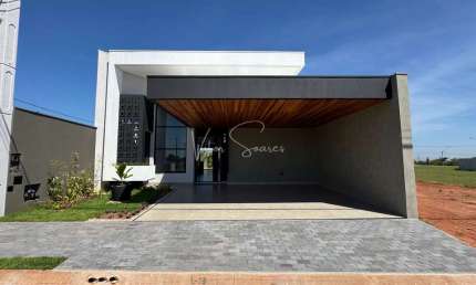 Casa á venda no Condominio Boa Vista: Casa com Garagem ampla pra carros e motos, 3 suítes e uma delas com closet, cozinha, sala de tv e piscina