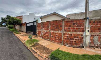 Casa a venda em Birigui no Jequitíba, casa com 2 quartos, sala de jantar, sala de tv, banheiro social e garagem