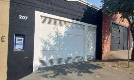 Casa à venda em Birigüi-SP, Jardim São Braz: 3 quartos, 1 suíte, 1 sala, 2 banheiros, 2 vagas de garagem, 120m² de área.