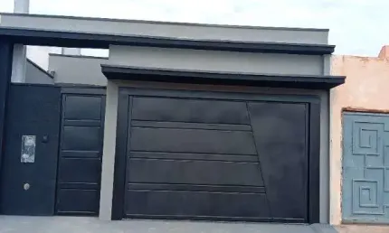 Linda casa à venda em Birigüi-SP, Residencial Acapulco: 2 quartos, suíte, 2 salas, 2 banheiros, 2 vagas, 89m²!