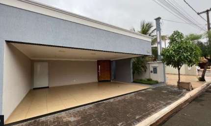 Casa de três quartos com suíte, no condomínio Veneza em Birigui - [LOCAÇÃO]