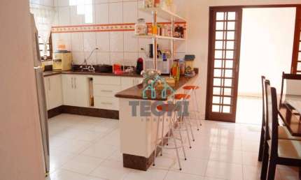 Sobrado com 4 dormitórios à venda, 285 m² por R$ 415.000,00 - Vila Menino Jesus - Caçapava/SP
