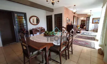 Casa com 6 dormitórios (2 suites) à venda, 500 m² por R$ 1.600.000 - Monte Belo - Taubaté/SP
