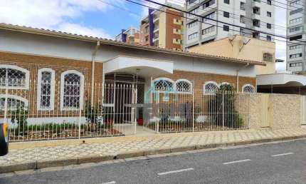 Casa com 4 dormitórios à venda, 207 m² por R$ 1.350.000,00 - Centro - Taubaté/SP