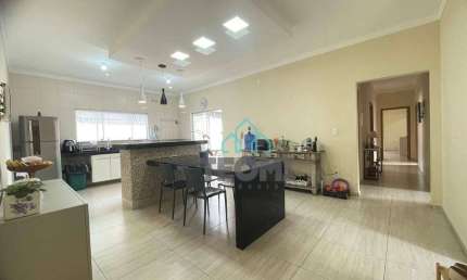 Casa com 4 dormitórios à venda, 200 m² por R$ 905.000,00 - Condomínio Portal dos Ipês - Taubaté/SP