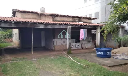 Casa com 4 dormitórios (1 suíte) à venda, 270 m² área construída, terreno de 750m²  por r$ 700.000