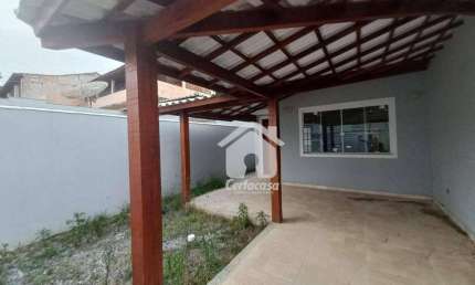 ACEITA FINANCIAMENTO!  Excelente casa linear composta por 3 quantos sendo uma suíte, sala, cozinha, banheiro social, área de serviço e garagem.