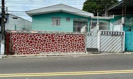 Casa com Terraço Panorâmico no Conjunto Ajuricaba – R$ 550.000