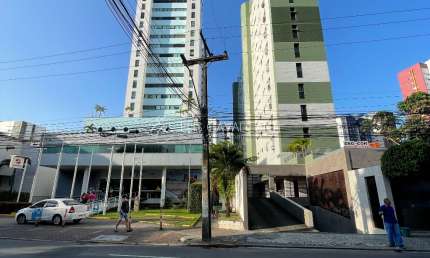 Vendo apartamento nos Aflitos, na  Av. Rosa e Silva.
