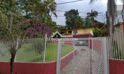 Casa em Condomínio à venda por com 4 dormitórios sendo ( Oportunidade )