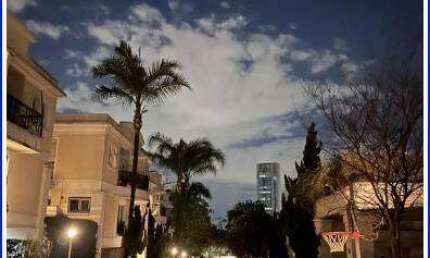 Casa 4 Dormitórios, 3 suítes, 4 vagas, Piscina, 360 m² - Morumbi