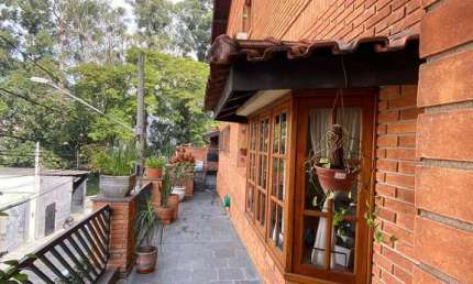 CASA  À  VENDA  COM 4 QUARTOS ( 1 SUITE,) 280M2 ,2V  E  VISTA PANORAMICA