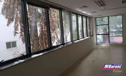 Sala comercial , com 37 metros quadrados, valor 1.500,00