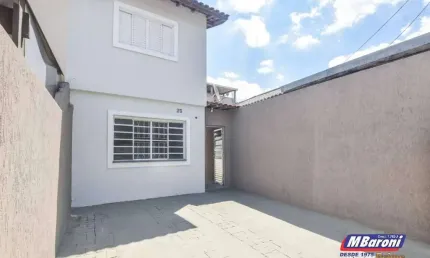Sobrado reformado à venda no Jardim Humaitá, 100 m², 2 quartos, 2 vagas.