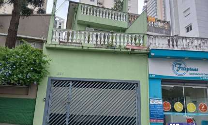 Casa assobradada  com 230 de área  útil 4 quartos 3 banheiros 2 vagas