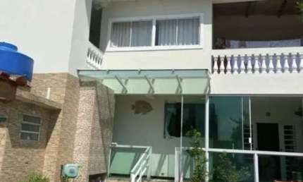 Sobrado maravilhosa mobiliada, alto padrão 5quartos 3 suítes 4vagas 350m2