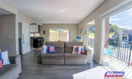 Casa em condomínio para venda com 3 quartos, sendo 1 suíte, 360m²