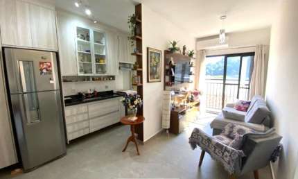APARTAMENTO COM AR-CONDICIONADO, MÓVEIS PLANEJADOS, ÓTIMA LOCALIZAÇÃO