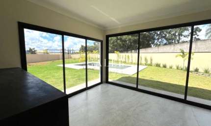 Casa de luxo em condomínio à venda em Atibaia-SP - 4 quartos, 4 suítes, 2 salas, 6 banheiros, 4 vagas - Parque Residencial Shamballa III