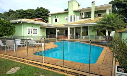 Casa em condomínio Shamballa com adega, piscina e espaço gourmet, tudo num terreno de 800m²!!