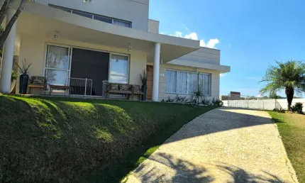 Venda de Casa em Condomínio no Vale do Sol: 3 Quartos, 1 Suíte, 2 Salas, 6 Vagas, 680m² em Bom Jesus dos Perdões-SP.