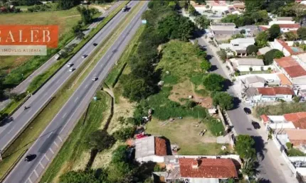 Área plana para fins comerciais dentro da cidade com 4000m2
