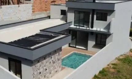 SOBRADO À VENDA COM 3 SUÍTES EM CONDOMÍNIO NA ENTRADA DA CIDADE
