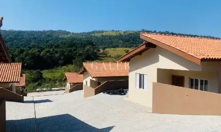 Casa em Condomínio à Venda em Atibaia-SP - 2 Suítes, 2 Salas, 3 Banheiros, 2 Vagas, 74m² - Bairro Ribeirão dos Porcos.