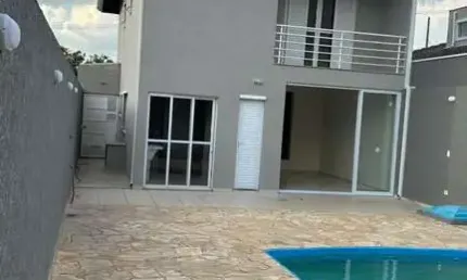 Sobrado com 3 quartos (1 suíte) à venda, piscina, com 336,45m² de terreno