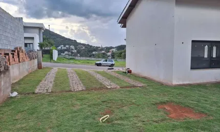 Casa inacabada à venda no condomínio passaredo em atibaia!
