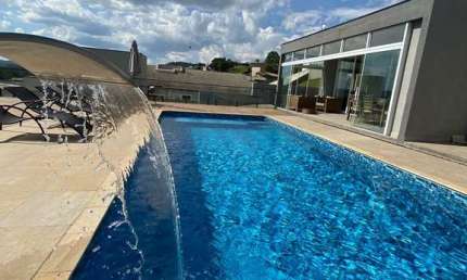 Casa espetacular com piscina e área de lazer no Condomínio Serra da Estrela, Atibaia!!