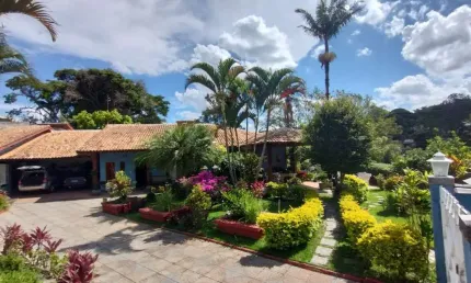 Casa à venda em atibaia-sp, bairro jardim paulista: 3 quartos, 1 suíte, 3 salas, 4 banheiros, 8 vagas de garagem, 945 m².