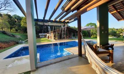 Chácara com 2 casas e lago em Atibaia, com 29.320m2, localizada a 8km do centro!