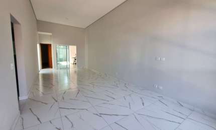 Casa térrea à venda com 3 quartos sendo uma suíte em ótima localização