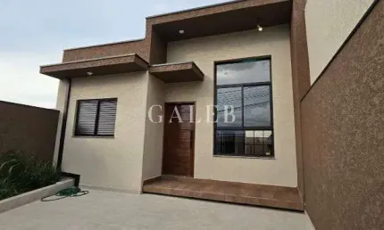 Casa térrea à venda com 3 quartos sendo uma suíte em ótima localização