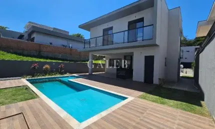SOBRADO À VENDA EM CONDOMÍNIO COM 3 SUÍTES E PISCINA
