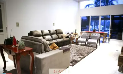 Imponente Casa em Condomínio à Venda em Atibaia-SP  5 quartos, 5 suítes, 3 salas, 7 banheiros, 3 vagas, 347m²  Bairro Condomínio Porto Atibaia