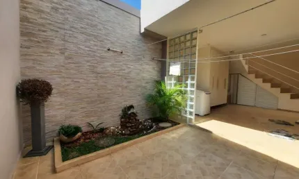Casa térrea com 3 dormitórios prox. lucas n. garcez