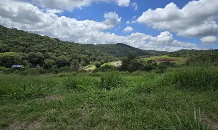 Excelente terreno com 300m², com linda vista panorâmica e topografia  leve declive, pronto para você construir o imóvel dos seus sonhos!